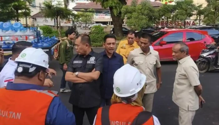 Ketebalan Aspal Jalan Hertasning Hanya 4 Sentimeter