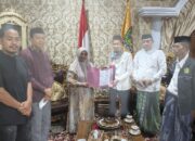 Bupati Sinjai serahkan bantuan Ponpes (Pondok Pesantren) Nurul Jibal di Desa Kaloling, Kecamatan Sinjai Timur.