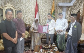 Bupati Sinjai serahkan bantuan Ponpes (Pondok Pesantren) Nurul Jibal di Desa Kaloling, Kecamatan Sinjai Timur.