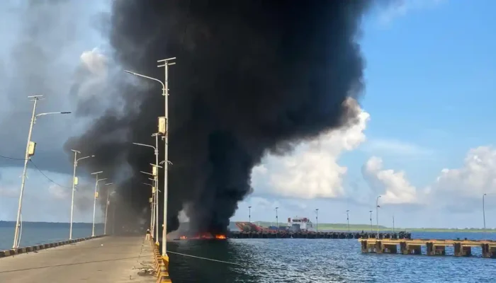 Kapal Pengangkut Elpiji Meledak