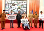 Gubernur Sulsel serahkan beasiswa Rp5 miliar untuk 3.400 murid SLB (Sekolah Luar Biasa) se Sulawesi Selatan.