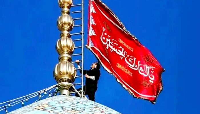 Iran Kibarkan Bendera Merah di Kubah Masjid