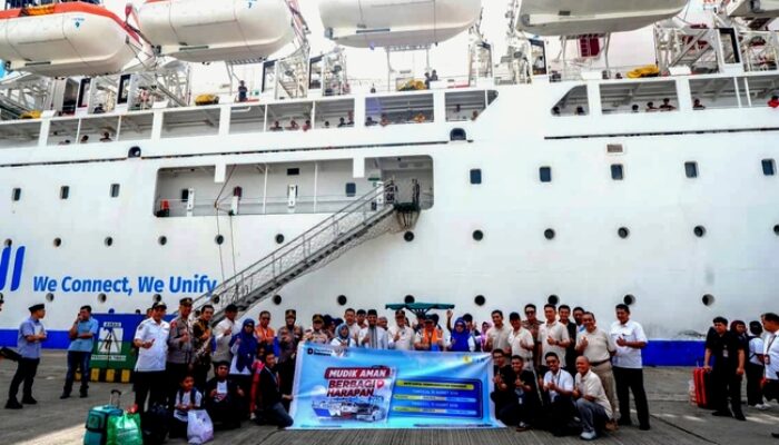 Gubernur Melepas 500 Pemudik Gratis ke Surabaya dan Baubau