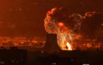 Harga minyak tembus 100 dolar AS per barel, Minggu (8/2/2026) imbas serbuan Amerika Serikat dan Israel ke Iran