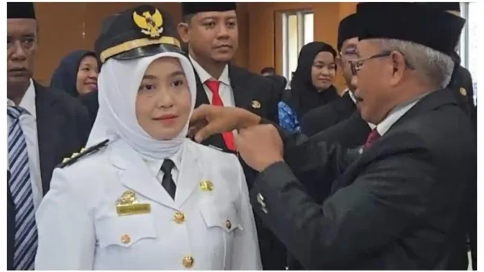 Sekda Bulukumba Muh Ali Saleng lantik Andi Majnah Arif, mantan karyawati Bank BNI jadi Camat Ujung Bulu, Senin, 27 Apri 2026