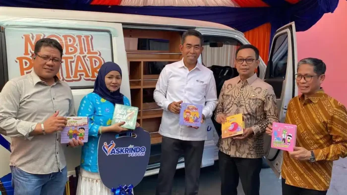 Pemkab Soppeng dapat bantuan mobil dari Askrindo (Asuransi Kredit Indonesia) untuk mendukung kegiatan literasi di daerah tersebut