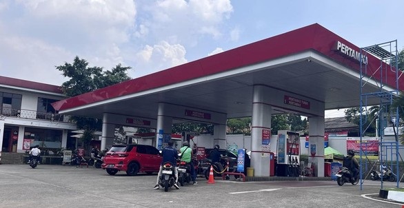 PT Pertamina (Persero) naikkan lagi harga BBM per, Sabtu, 18 April 2026. Pertamax Turbo meroket menjadi Rp19.000 per liter