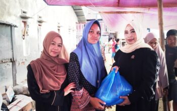 Majelis Talim Al-Muhajirin Sinjai bantu korban kebakaran di Kelurahan Lappa, Kecamatan Sinjai Utara, Rabu, 15 April 2026