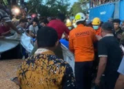 Kecelakaan lalu lintas, sebuah truk terguling menyebabkan satu korban tewas dan tiga lainnya luka-luka., Kamis, 2 April 2026 sore