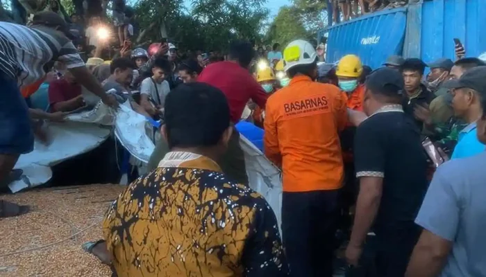 Truk Terguling Satu Tewas Di Bulukumba