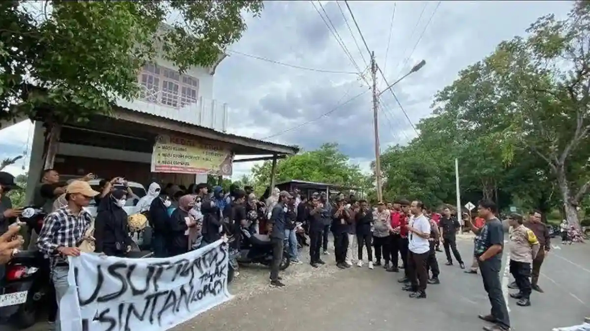 Polres Soppeng tangani dugaan pungli bantuan Alsintan (alat mesin pertanian) di salah satu kabupaten penghasil beras tersebut.