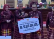 Pemprov Sulsel bantu Wajo Rp15 miliar sebagai dukungan terhadap percepatan pembangunan di daerah tersebut.