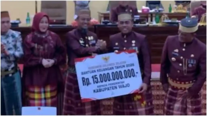 Pemprov Sulsel bantu Wajo Rp15 miliar sebagai dukungan terhadap percepatan pembangunan di daerah tersebut.