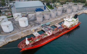 Dampak perang di Timur Tengah kian mengkhawatirkan, harga minyak dunia tembus 111 dolar AS per barel, pada perdagangan, Kamis (2/4/2026)