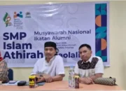 Peserta Musyawarah Nasional pembetukan almuni sepakat memilih Andi Iwan Darmawan Aras Ketua IKA SMP Islam Athirah Kajaolaliddo Makassar