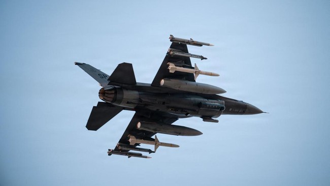 Iran menembak jatuh dua jet tempur AS (Amerika Serikat), Jumat (3/4/2026) waktu setempat ketika dalam mode berperang