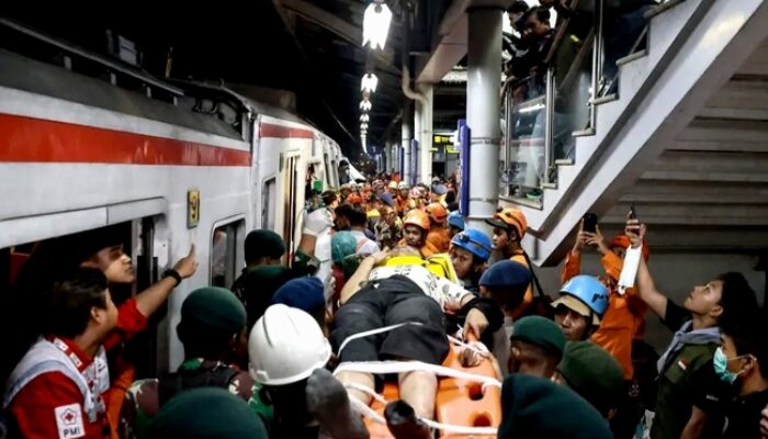14 Meninggal, 84 Luka-luka, Korban Kecelakaan Kereta Api di Bekasi