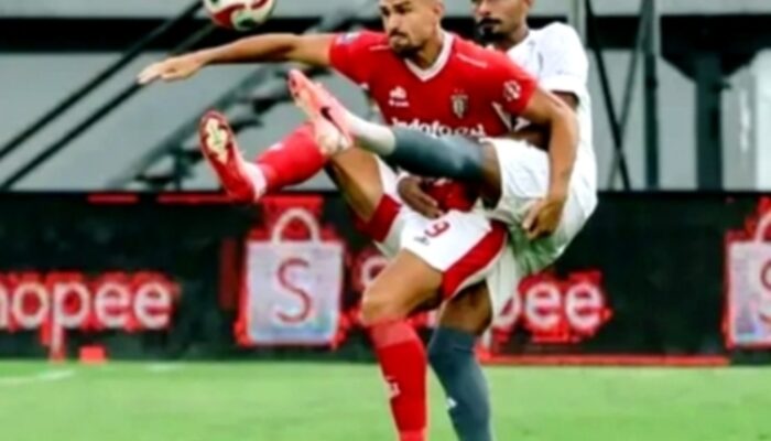 Kalah dengan 10 Pemain, PSM Mendekati Zona Degradasi