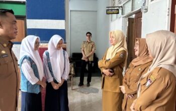 Tim Irjen Kemendikdasmen monitoring pelaksanaan TKA (Tes Kemampuan Akademik ) di SMPN 6 Makassar, Senin (6/4/2026).