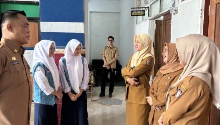 Tim Irjen Kemendikdasmen Monitoring Pelaksanaan TKA Di SMPN 6 Makassar