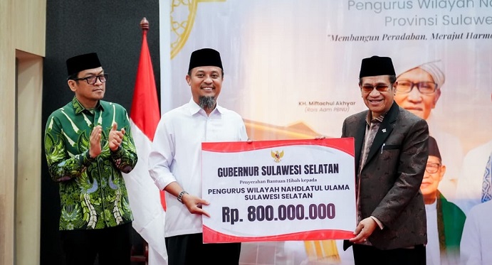 Setelah menyalurkan bantuan hibah kepada PW Muhammadiyah, beberapa waktu lalu, kini, Pemprov Sulsel bantu PWNU Rp800 juta