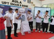 Wakil Bupati Bone, Dr Andi Akmal Pasluddin SP MM, luncurkan buku Buku Ahmad Kamal, Rabu (15/4/2026) di SMAN 8 Bone