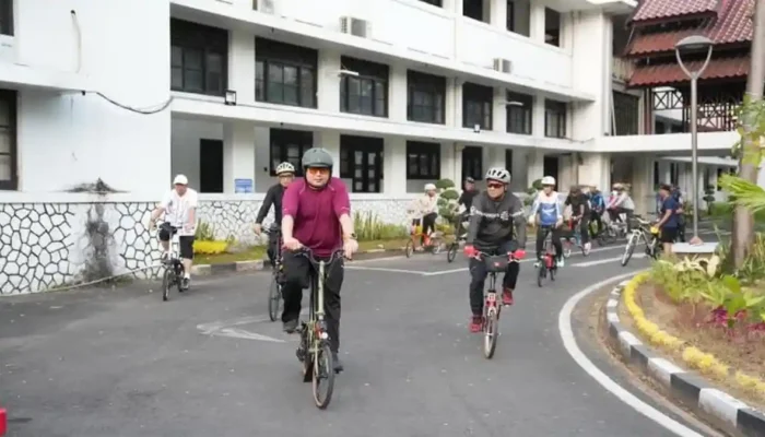 Wali Kota Munafri Manfaatkan WFH Pantau Kebersihan