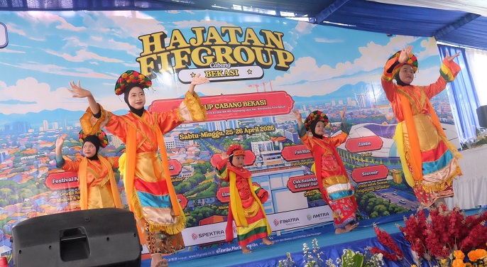 Rangkaian Hajatan FIFGROUP Cabang Bekasi dirangkaikan dengan peresmian pemasangan solar panel di kantor tersebut