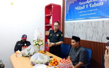Dekan Fakultas Bahasa dan Sastra Universitas Negeri Makassar (UNM), Prof Dr Anshari MHum, mengaku sangat menyukai dunia tulis-menulis dan berminat menjadi jurnalis