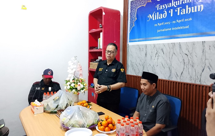 Dekan Fakultas Bahasa dan Sastra Universitas Negeri Makassar (UNM), Prof Dr Anshari MHum, mengaku sangat menyukai dunia tulis-menulis dan berminat menjadi jurnalis