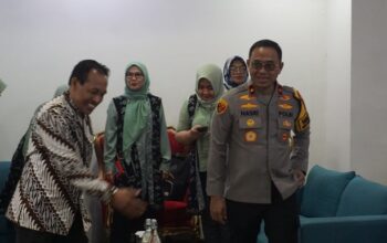 Kapolda Sulawesi Tengah Brigjen Pol Nasri SIK MH berkurban di SMA Islam Athirah Makassar, Sabtu, 30 Mei 2026