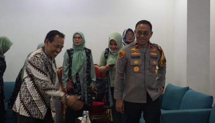 Kapolda Sulteng Kurban Di SMA Islam Athirah Makassar
