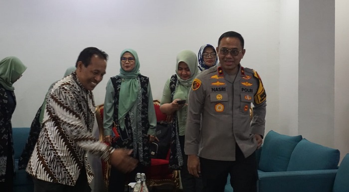 Kapolda Sulawesi Tengah Brigjen Pol Nasri SIK MH berkurban di SMA Islam Athirah Makassar, Sabtu, 30 Mei 2026