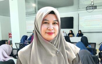 Dekan Fakultas Sains dan Teknologi Universitas Muhammadiyah Enrekang, Dr Ismaya bicara Literasi Informasi di Bimtek Sinjai