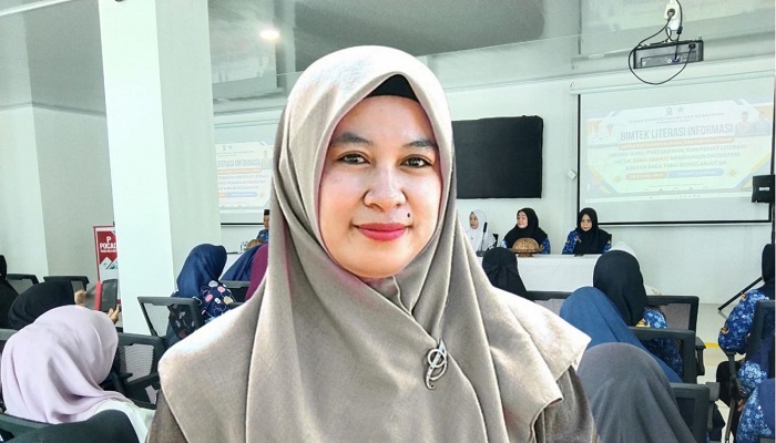 Dekan Fakultas Sains dan Teknologi Universitas Muhammadiyah Enrekang, Dr Ismaya bicara Literasi Informasi di Bimtek Sinjai