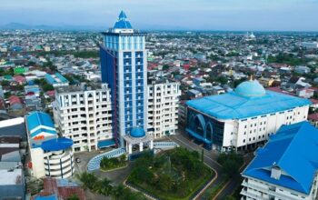 Kantor Wilayah Kementerian Agama, Kemenag Sulsel pantau rukyatul hilal di Menara Unismuh Makassar, Minggu (17/5/2026).