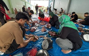 Masjid Al Jafar Perumahan Graha Lestari Makassar Sembelih 15 Ekor Sapi
