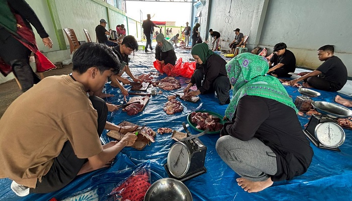 Masjid Al Jafar Perumahan Graha Lestari Makassar Sembelih 15 Ekor Sapi