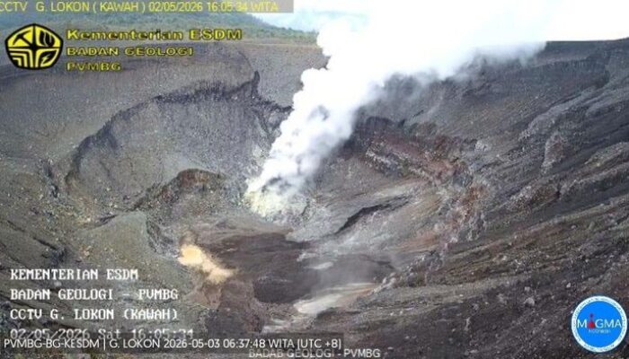 Gunung Lokon Keluarkan Asap Status Waspada