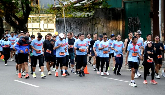 Wali Kota Makassar Lepas MHM 2026 dengan Inovasi Baru Wali Kota Makassar, Munafri Arifuddin melepas event Makassar Helf Marathon (MHM) 2026