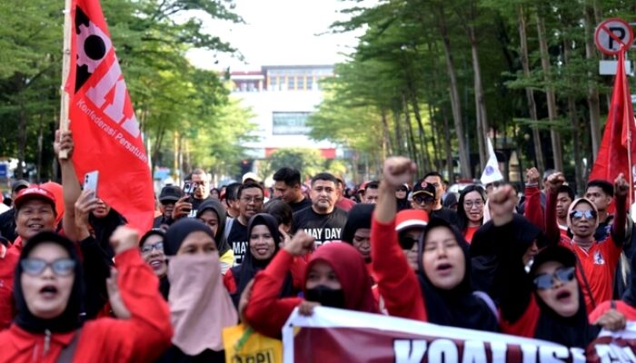 Memperingati May Day di Makassar dengan Jalan Santai 