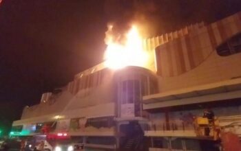 Pusat perbelanjaan terbesar di Manado, Megamall Manado terbakar menyebabkan satu karyawaan tewas, Sabtu (16/5/2026) malam