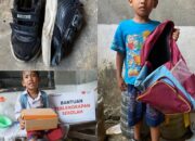 Wahyudi senyum semringah terima pemberian sepatu baru sebagai pengganti alas kaki yang setahun terakhir ini setia menemaninya ke sekolah