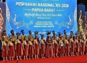 Kontingen Sulawesi Selatan tampilkan kombinasi suara emas dan busana adat di hari Pertama Lomba Pesparawi XIV Nasional di Manokwari