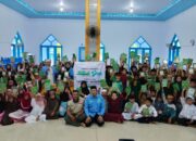Relawan RWA (Wakaf Al-Qur’an) Sulsel salurkan Al-Qur’an dan iqro kepada ratusan santri di Tellulimpoe Sinjai, Ahad (15/6/2026)