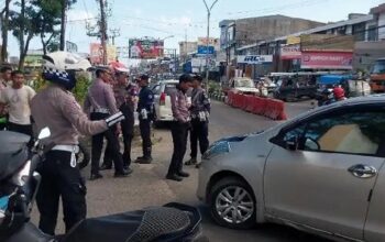 Dishub Bulukumba bersama Satlantas Polres Bulukumba tilang enam mobil yang parkir di area terlarang, Senin (22/6/2026)
