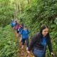 Karyawan FIFGROUP Trekking Kumpulkan Sampah