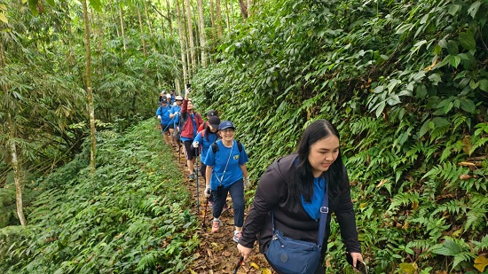 PT Federal International Finance atau FIFGROUP lakukan Hike and Heal 2026. Dalam trekking itu karyawan berhasil kumpulkan 240 kilogram sampah