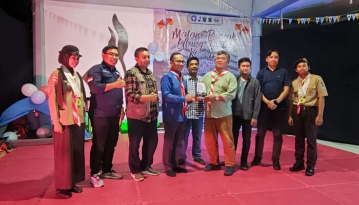 12 Kakak Pembina Pramuka Unhas Luncurkan Buku “Dari Tenda ke Dunia” pada Puncak HUT ke-48 Gudep Makassar 11.075–11.076