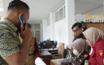 Tim Pidana Khusus Kejaksaan Tinggi atau Pidsus Kejati Sulsel geledah kantor Bidang SMA Disdik Sulawesi Selatan